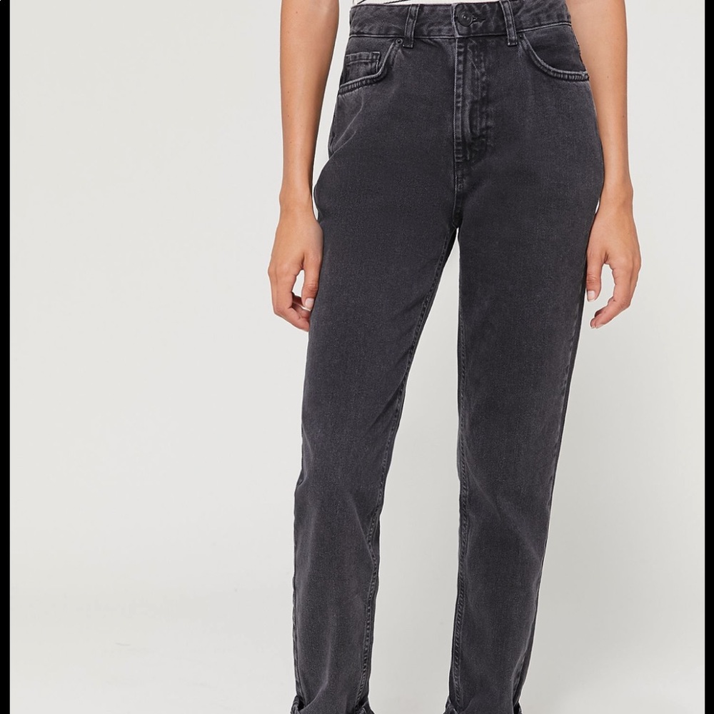 BDG High-Waisted Mom Jean – Washed Black Denim